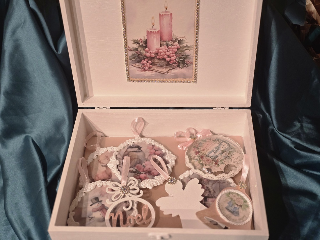 Cutie cu accesorii Pink Christmas - crăciun - accesorii cadou de crăciun - felicitări de crăciun - Artynos.ro