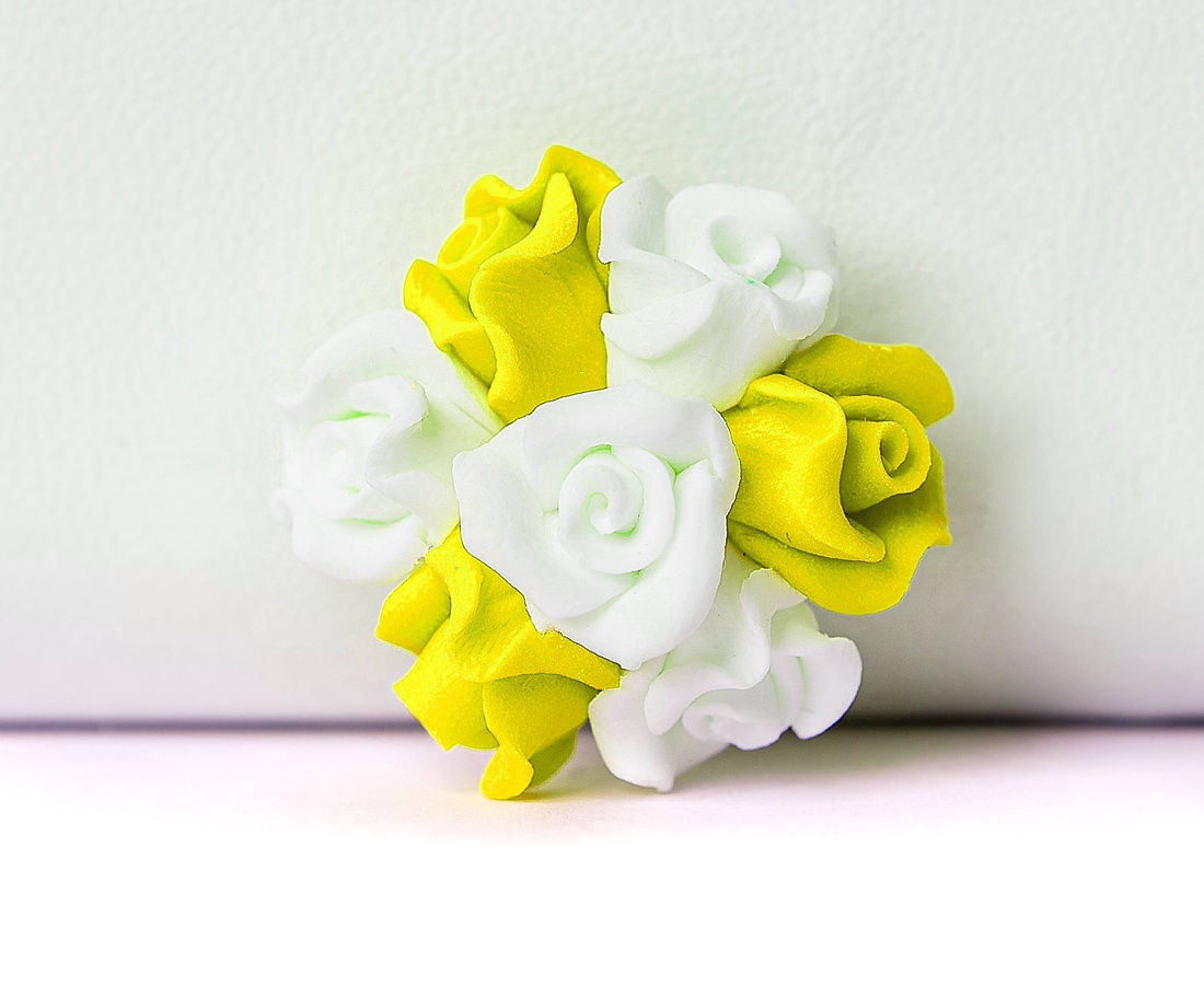 Brosa handmade trandafiri - bijuterii - broșe - Artynos.ro