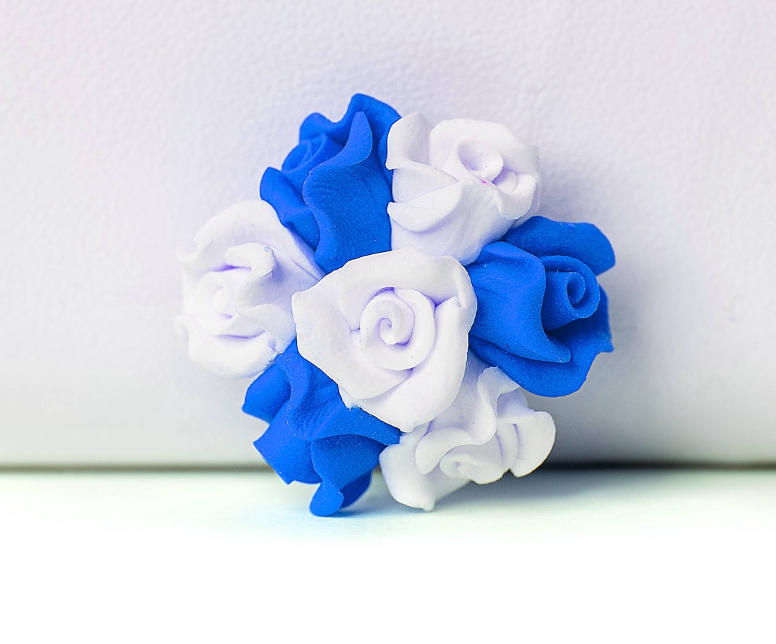 Brosa handmade trandafiri - bijuterii - broșe - Artynos.ro