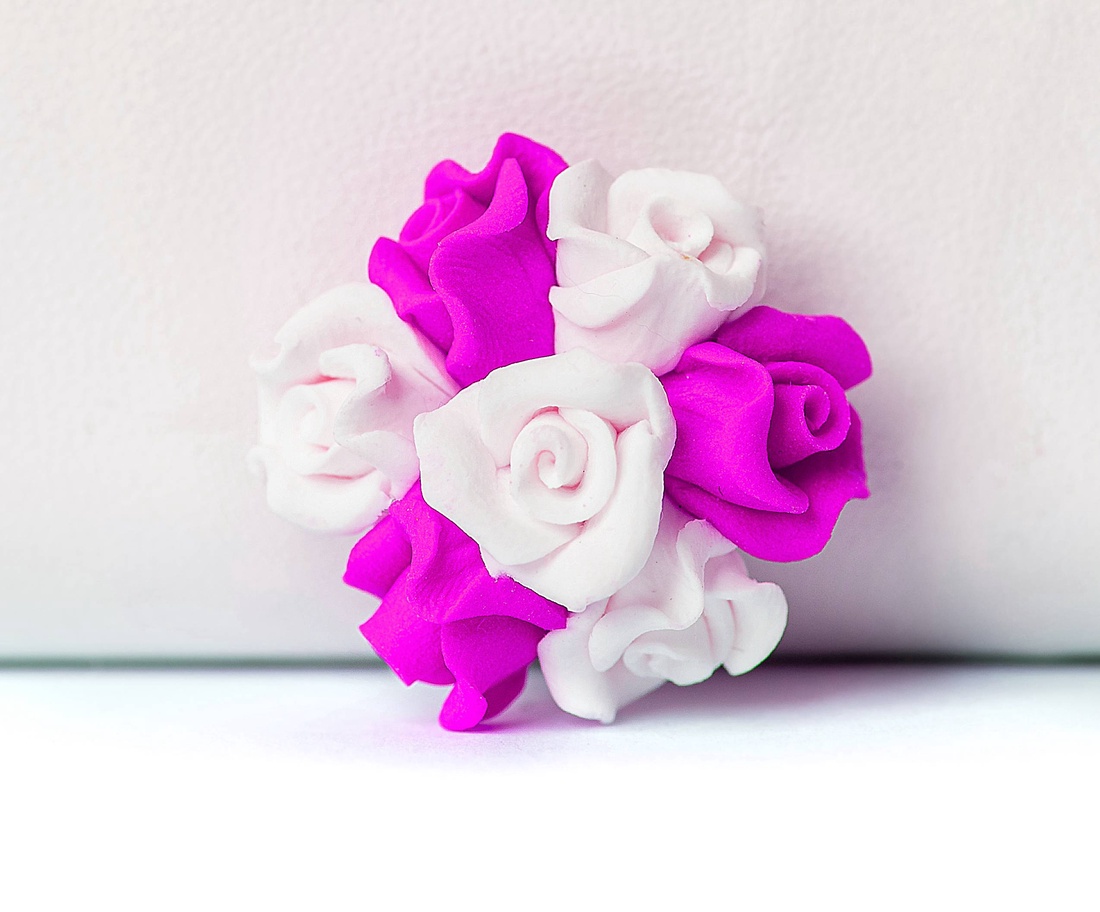 Brosa handmade trandafiri - bijuterii - broșe - Artynos.ro