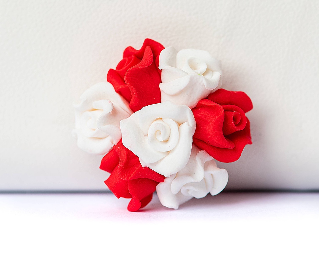 Brosa handmade trandafiri - bijuterii - broșe - Artynos.ro