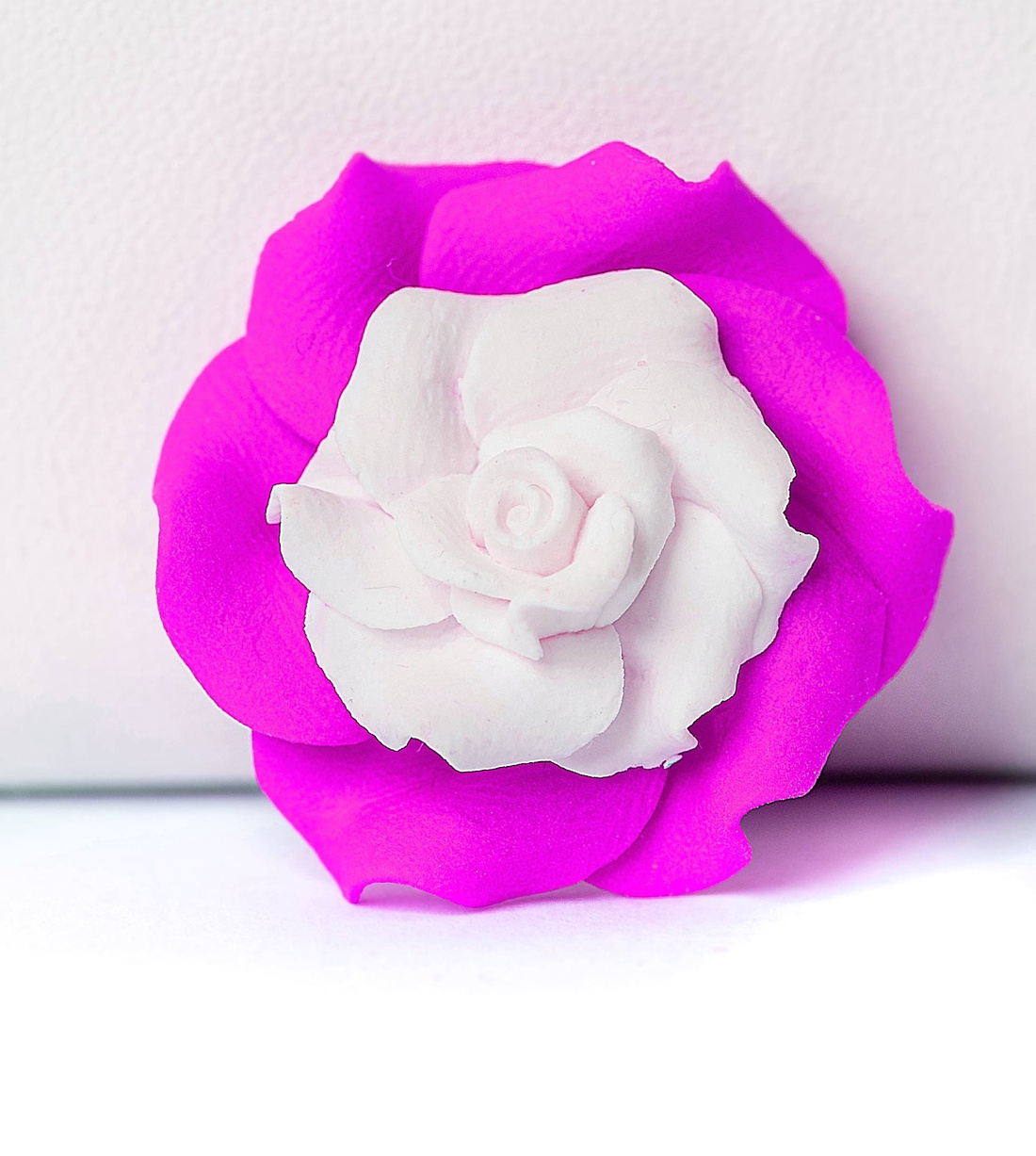 Brosa handmade trandafiri - bijuterii - broșe - Artynos.ro