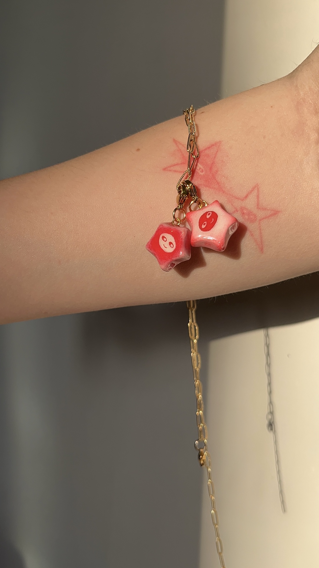 Charm stea minimalistă - arte vizuale și accesorii  - sculptură - sculpturi și figurine din ceramică - Artynos.ro