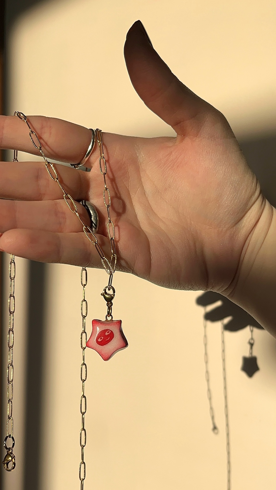 Charm stea minimalistă - arte vizuale și accesorii  - sculptură - sculpturi și figurine din ceramică - Artynos.ro