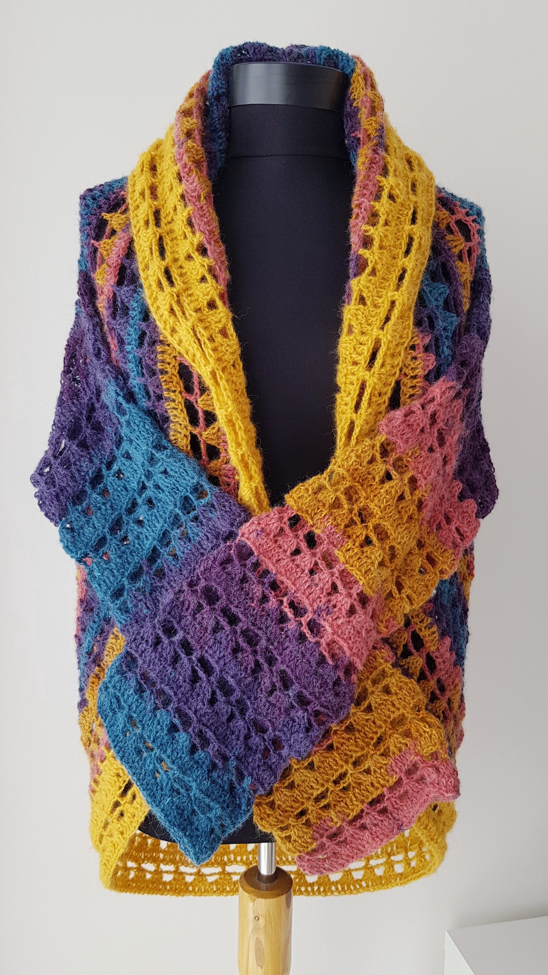 Cardigan circular crosetat - îmbrăcăminte și modă - haine damă - hanorace, cardigane - Artynos.ro Cardigan circular crosetat - îmbrăcăminte și modă - haine damă - hanorace, cardigane - Artynos.ro