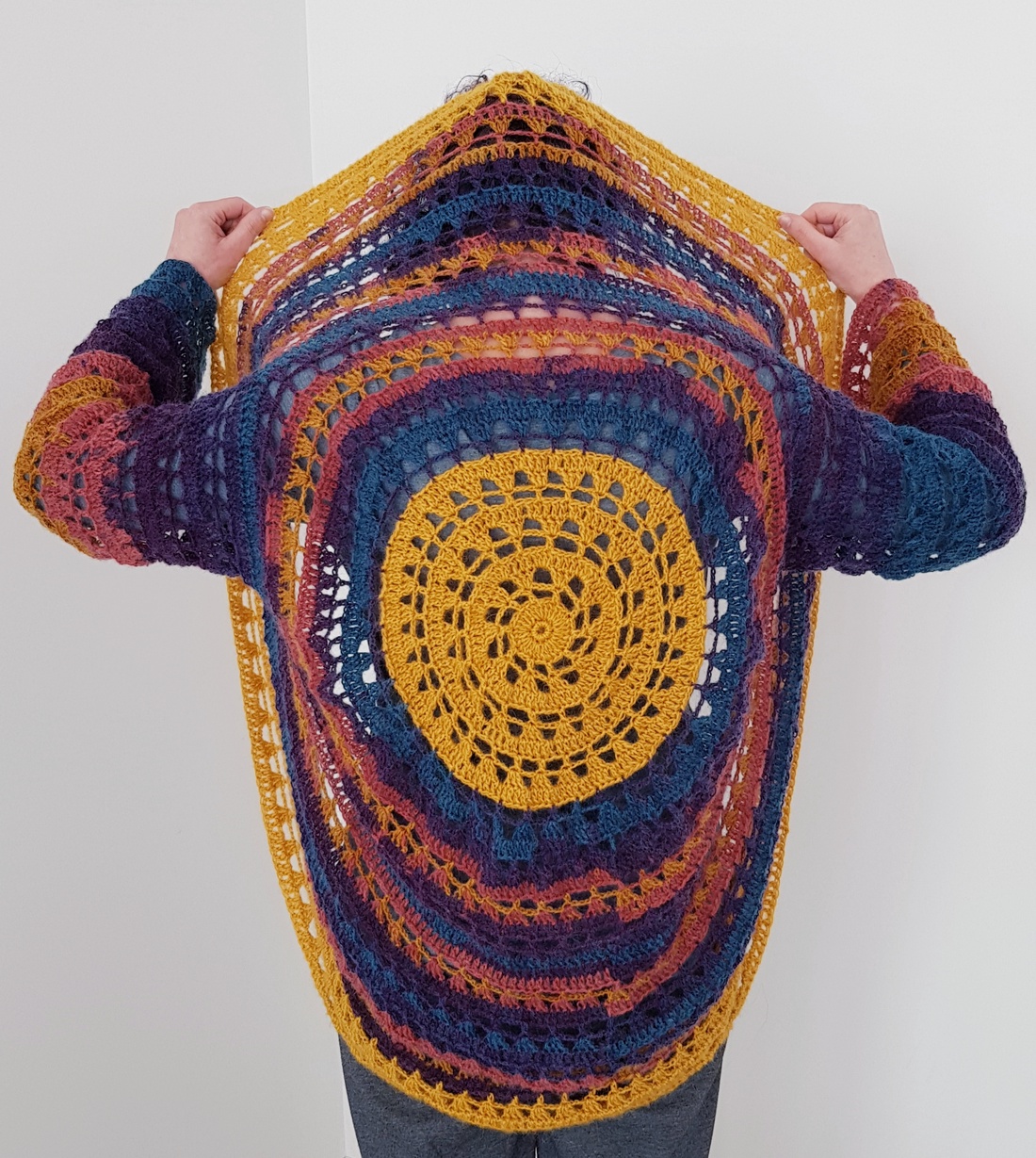 Cardigan circular crosetat - îmbrăcăminte și modă - haine damă - hanorace, cardigane - Artynos.ro Cardigan circular crosetat - îmbrăcăminte și modă - haine damă - hanorace, cardigane - Artynos.ro