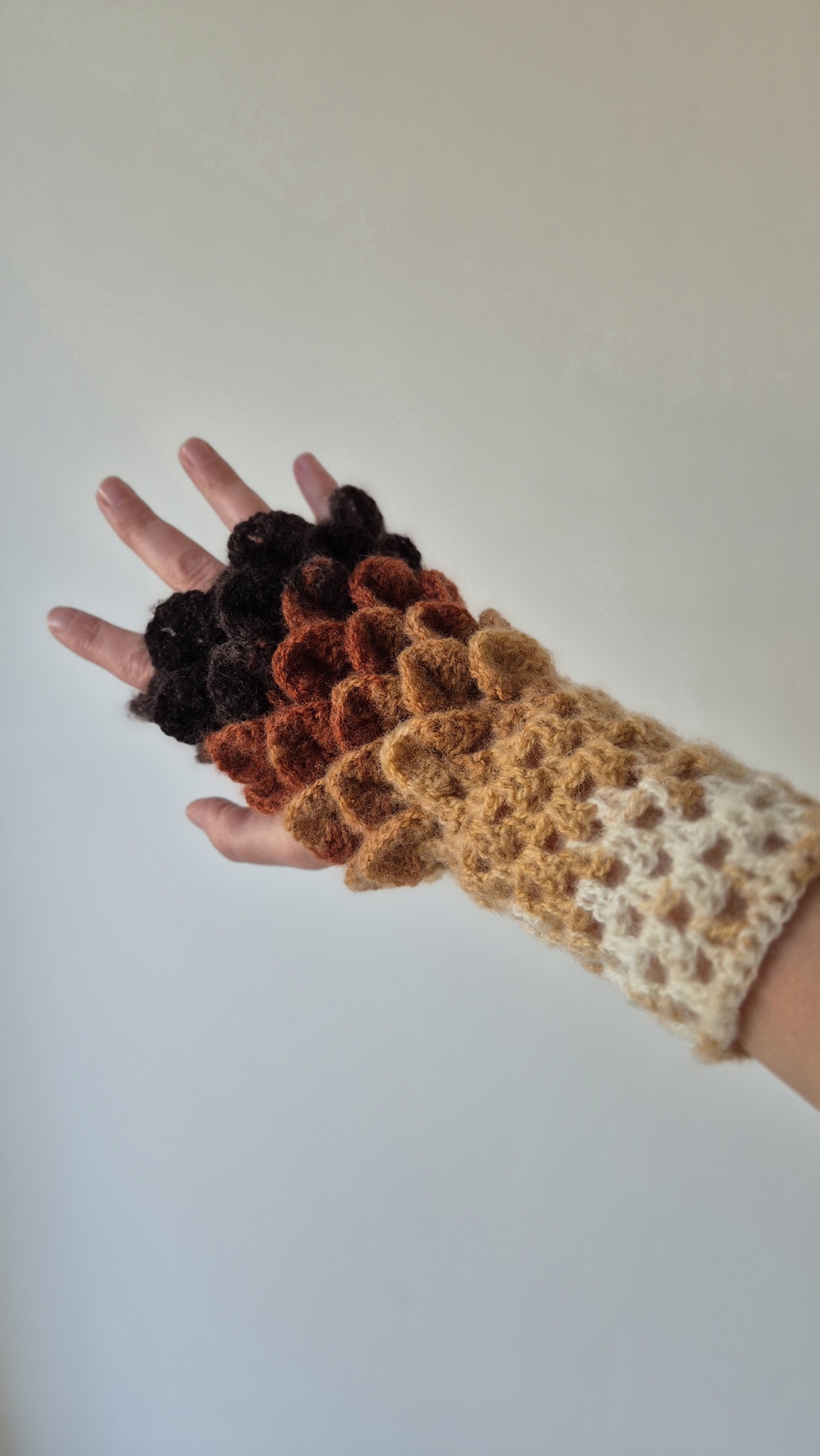 Manusi crosetate - îmbrăcăminte și modă - eșarfe, pălării, fularuri - mănușă - Artynos.ro Manusi crosetate - îmbrăcăminte și modă - eșarfe, pălării, fularuri - mănușă - Artynos.ro