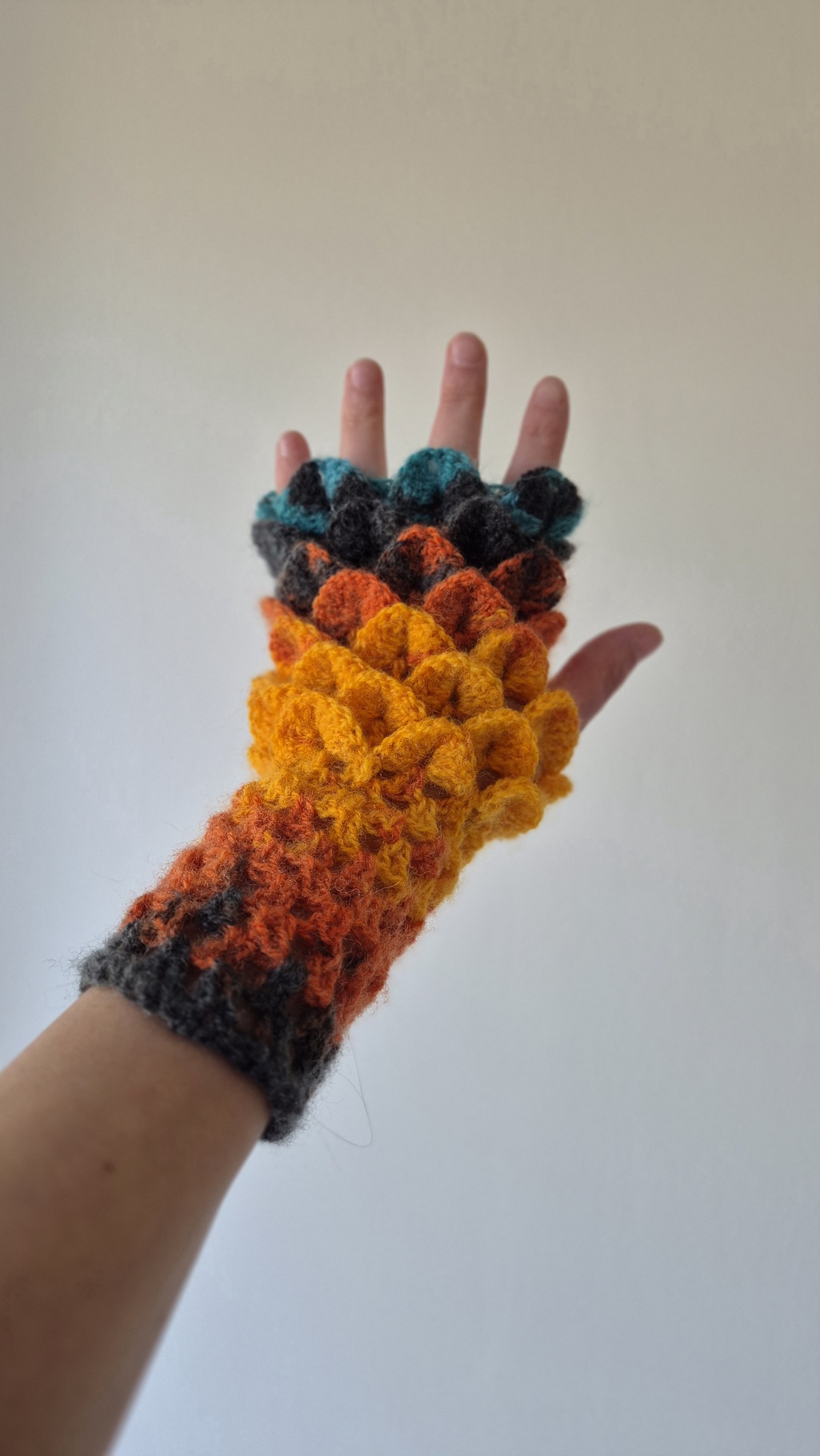 Manusi crosetate - îmbrăcăminte și modă - eșarfe, pălării, fularuri - mănușă - Artynos.ro Manusi crosetate - îmbrăcăminte și modă - eșarfe, pălării, fularuri - mănușă - Artynos.ro