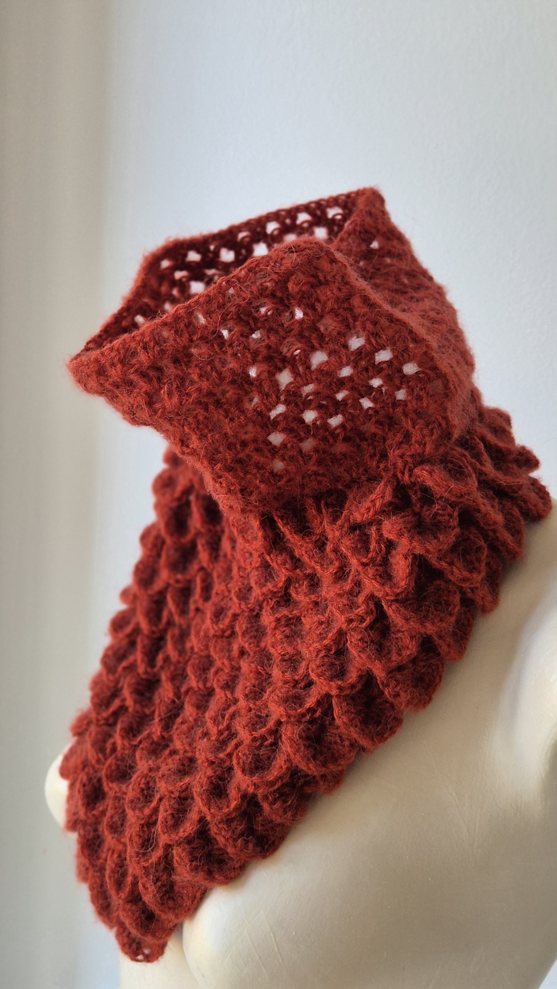 Fular circular crosetat - îmbrăcăminte și modă - eșarfe, pălării, fularuri - eșarfe - Artynos.ro Fular circular crosetat - îmbrăcăminte și modă - eșarfe, pălării, fularuri - eșarfe - Artynos.ro