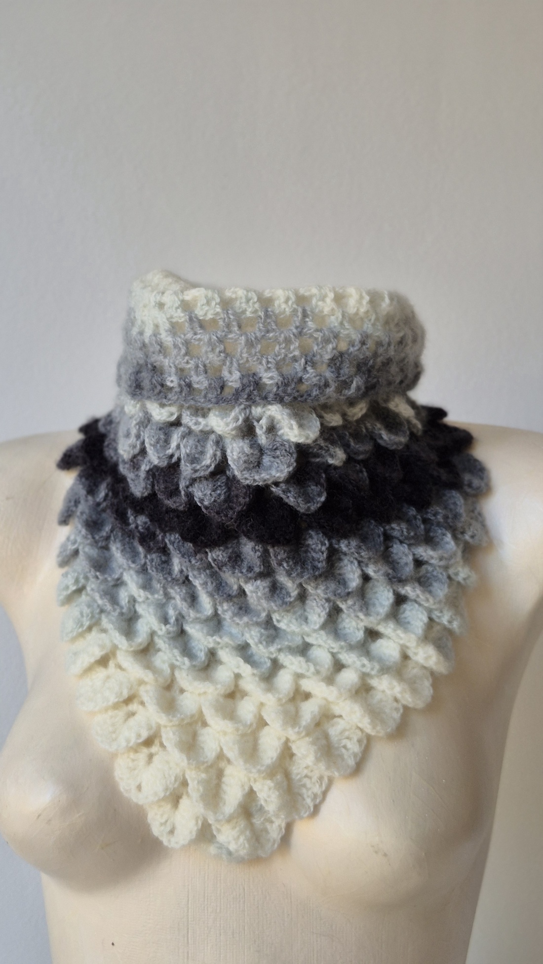 Fular circular crosetat - îmbrăcăminte și modă - eșarfe, pălării, fularuri - eșarfe - Artynos.ro