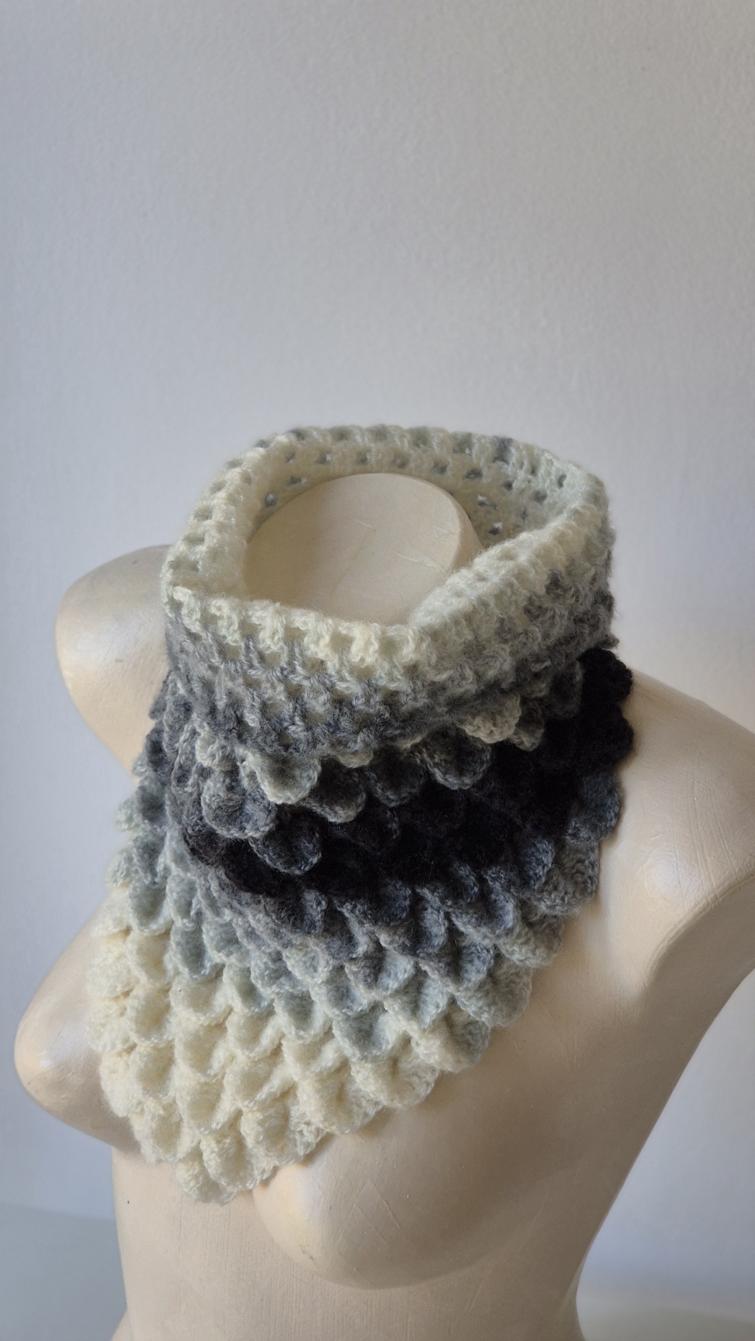 Fular circular crosetat - îmbrăcăminte și modă - eșarfe, pălării, fularuri - eșarfe - Artynos.ro