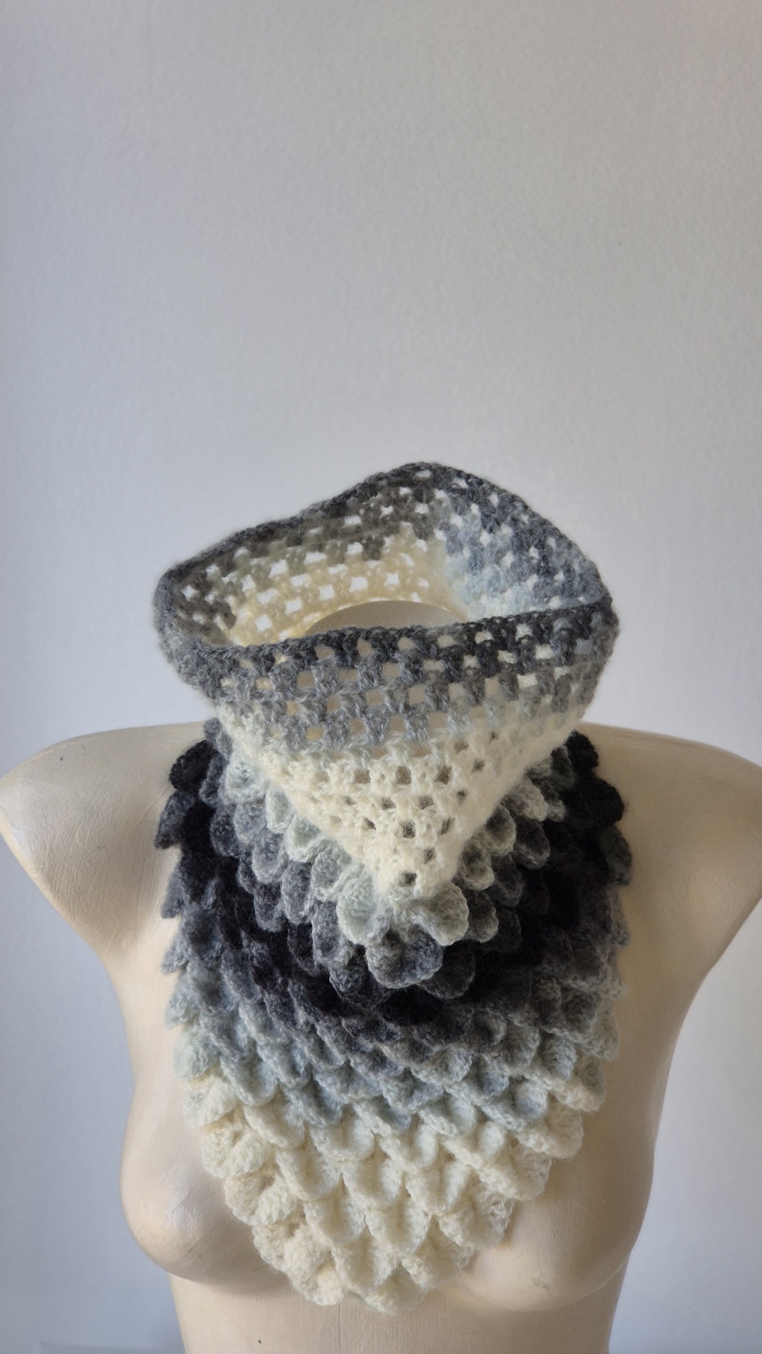 Fular circular crosetat - îmbrăcăminte și modă - eșarfe, pălării, fularuri - eșarfe - Artynos.ro