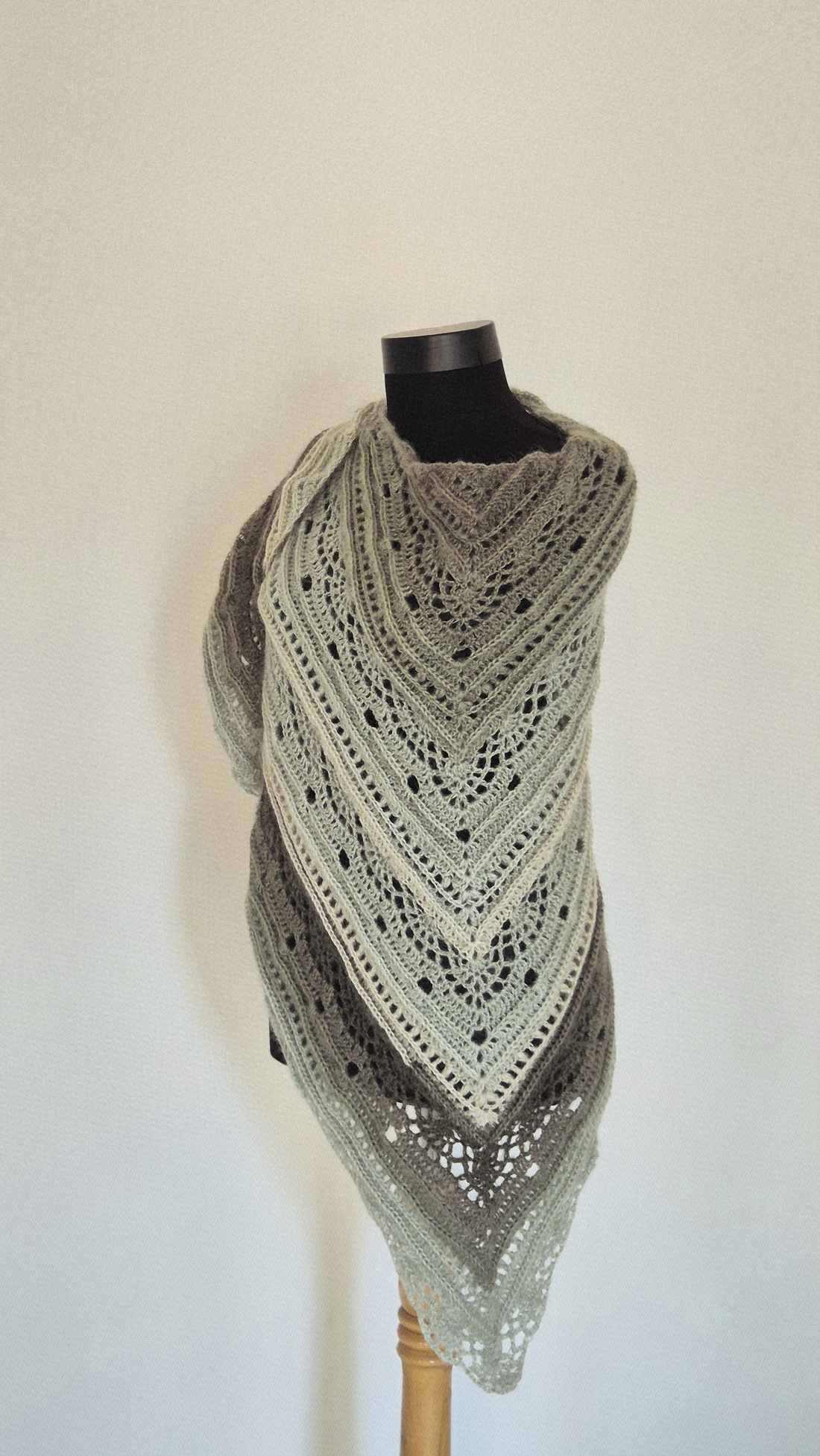 Sal triunghiular crosetat - accesorii nuntă - accesorii de nuntă - gentuță mireasă și genți - Artynos.ro