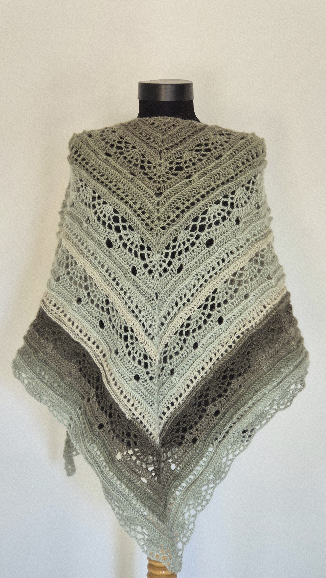 Sal triunghiular crosetat - accesorii nuntă - accesorii de nuntă - gentuță mireasă și genți - Artynos.ro