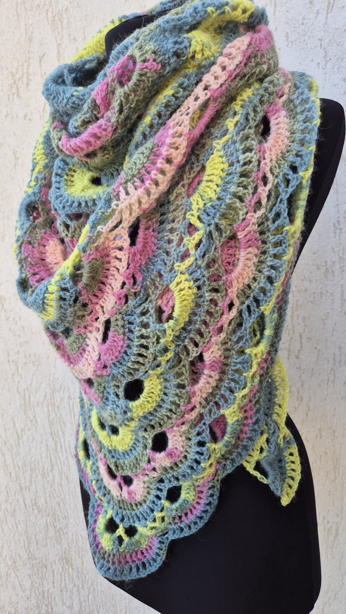 Sal triunghiular crosetat - îmbrăcăminte și modă - eșarfe, pălării, fularuri - șaluri - Artynos.ro