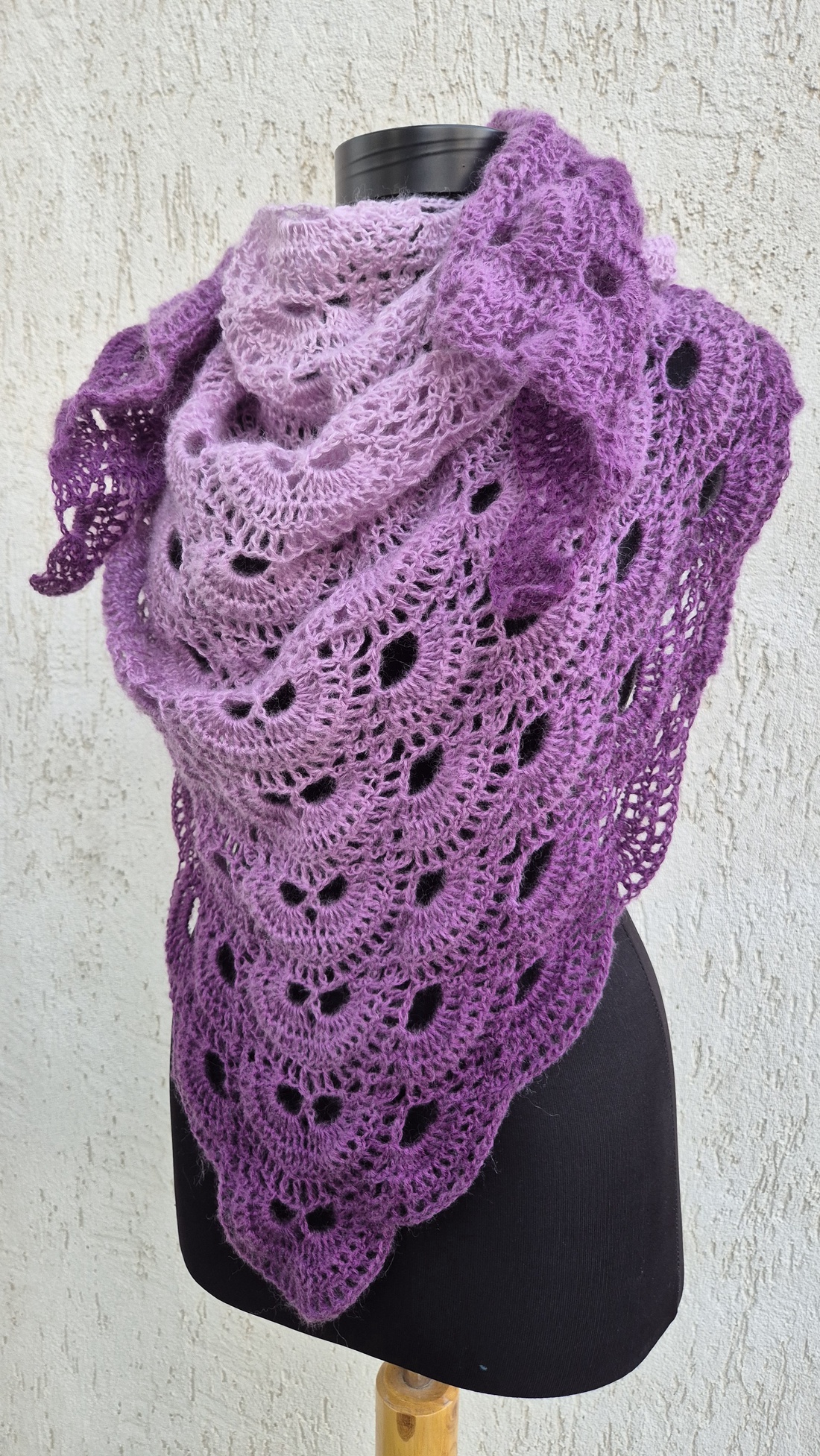 Sal triunghiular crosetat - îmbrăcăminte și modă - eșarfe, pălării, fularuri - șaluri - Artynos.ro