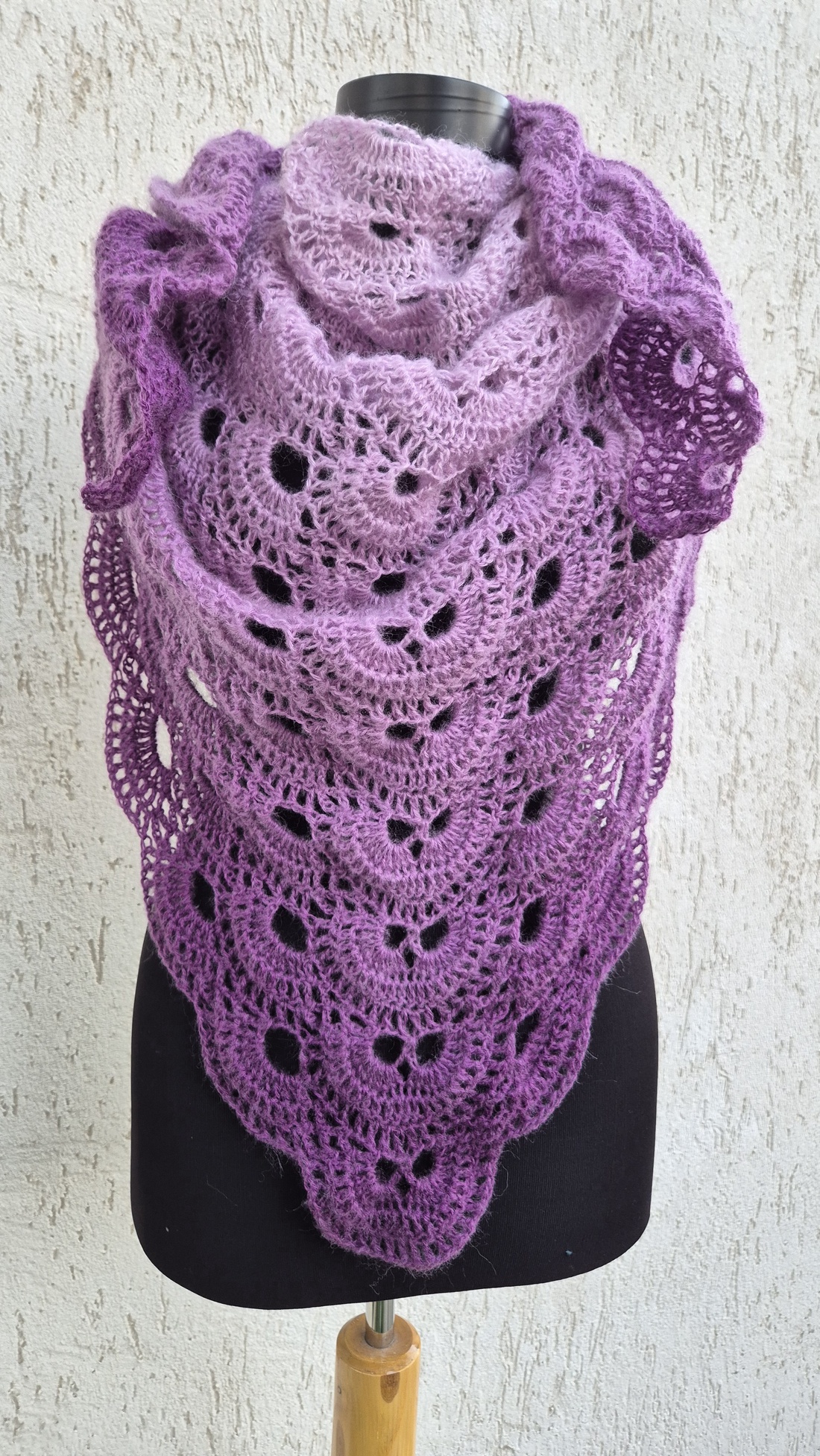 Sal triunghiular crosetat - îmbrăcăminte și modă - eșarfe, pălării, fularuri - șaluri - Artynos.ro