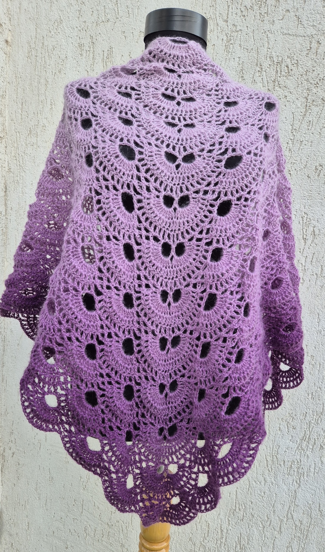 Sal triunghiular crosetat - îmbrăcăminte și modă - eșarfe, pălării, fularuri - șaluri - Artynos.ro