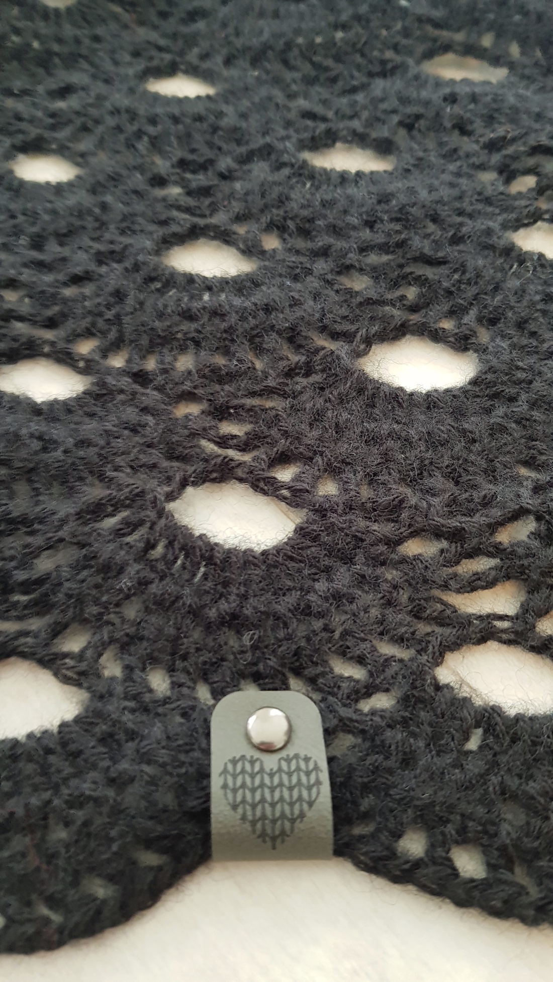 Șal Crochetat Manual Negru Clasic si Rafinat - îmbrăcăminte și modă - eșarfe, pălării, fularuri - șaluri - Artynos.ro