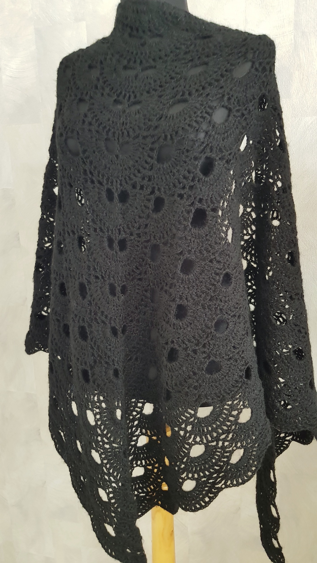 Șal Crochetat Manual Negru Clasic si Rafinat - îmbrăcăminte și modă - eșarfe, pălării, fularuri - șaluri - Artynos.ro