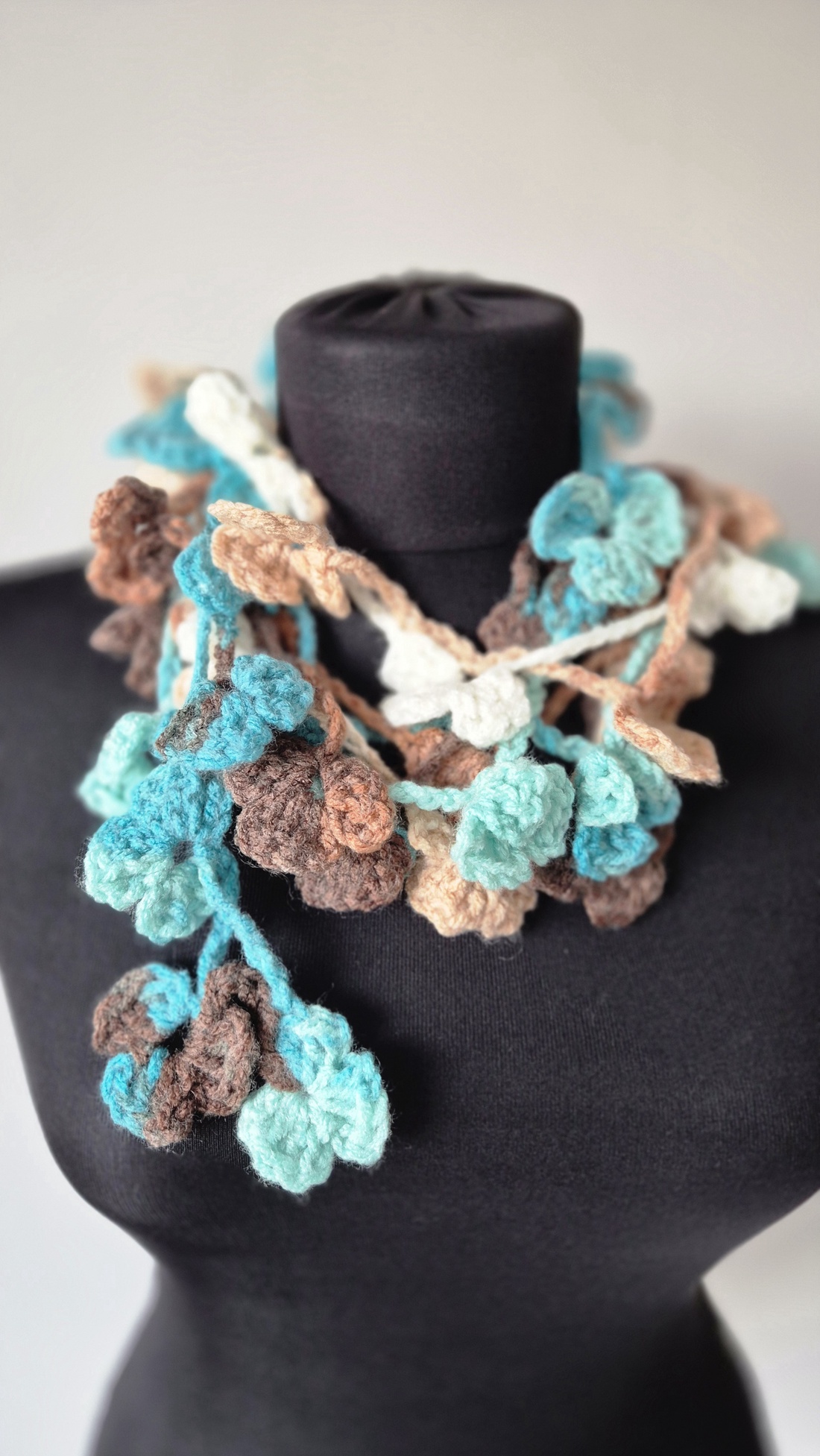 Flori crosetate, esarfa de primavara - îmbrăcăminte și modă - eșarfe, pălării, fularuri - eșarfe - Artynos.ro
