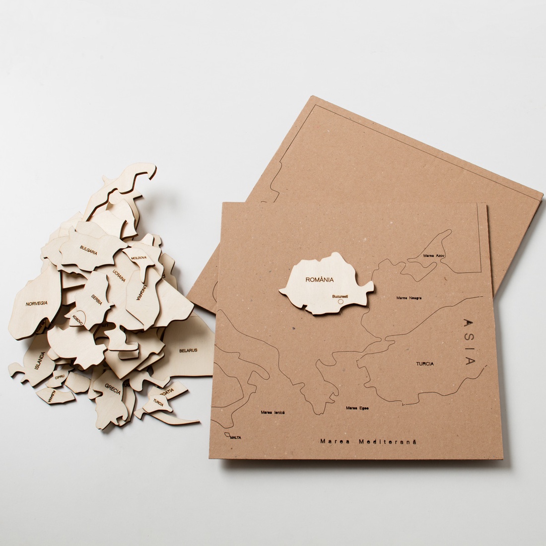 HARTA EUROPA + STEAGURI EUROPA - jucării și echipamente pentru copii - jocuri de gândire - jocuri educative - Artynos.ro