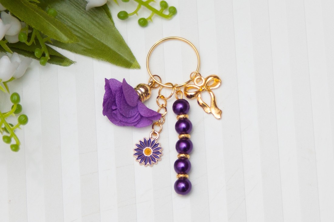 Breloc, ornament pentru geantă - Arc cu floare - Violet închis - - Artynos.ro Breloc, ornament pentru geantă - Arc cu floare - Violet închis - - Artynos.ro