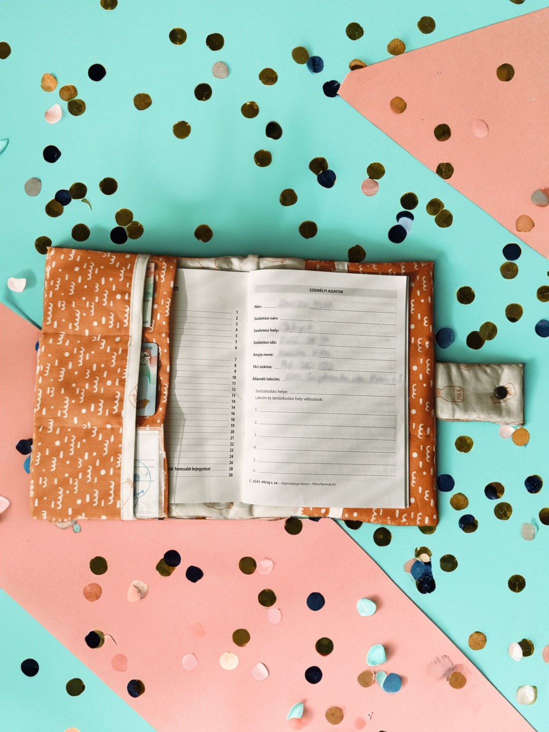 Copertă mică pentru cărți de sănătate cu buzunare pentru documente - Variații de culoare - genți și portofele - genți de maternitate - Artynos.ro