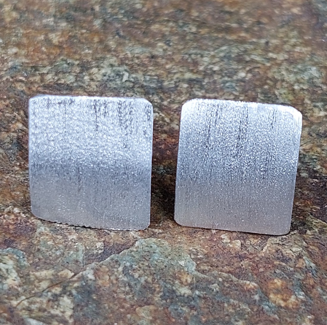 Cercei minimali, pătrați, din aluminiu - bijuterii - cercei - cercei cu figurine - Artynos.ro