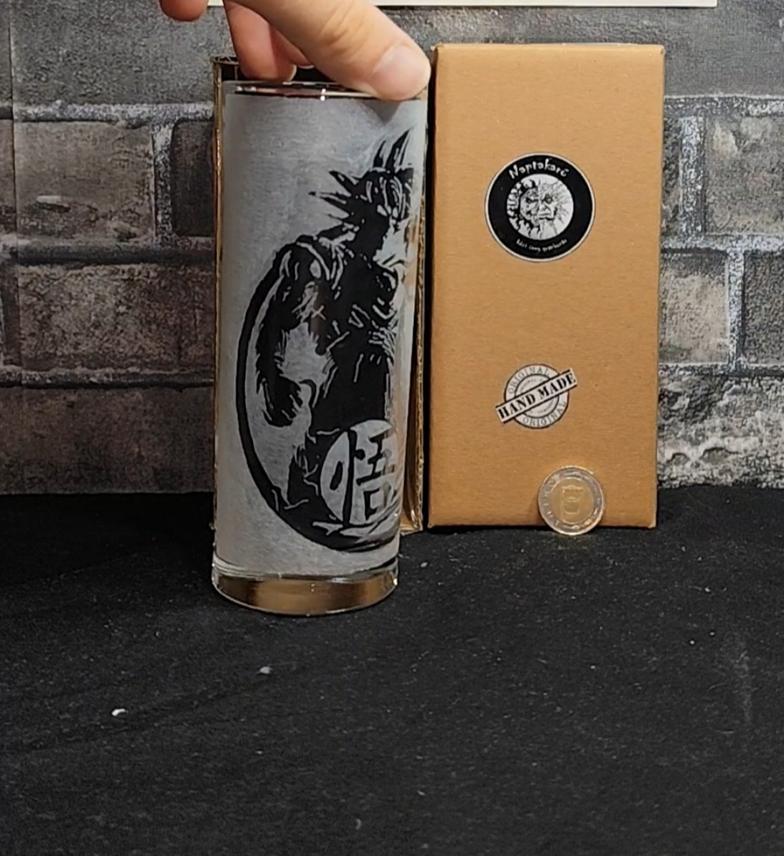 Son Goku și dragonul � Pahar de sticlă gravat manual  -  - Artynos.ro