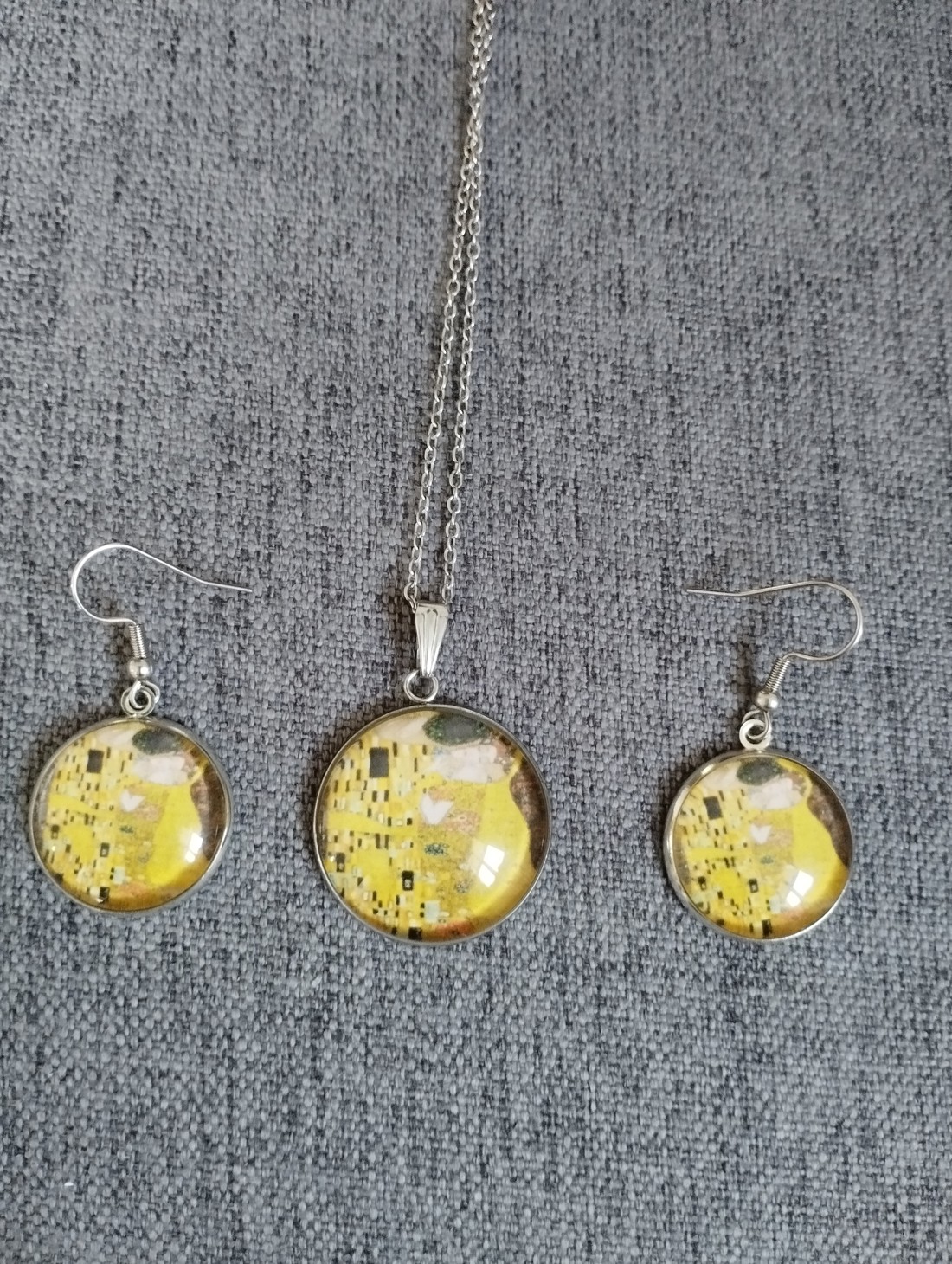 Lentile de sticlă inspirate de Gustav Klimt, set colier și cercei din oțel medical - - Artynos.ro Lentile de sticlă inspirate de Gustav Klimt, set colier și cercei din oțel medical - - Artynos.ro