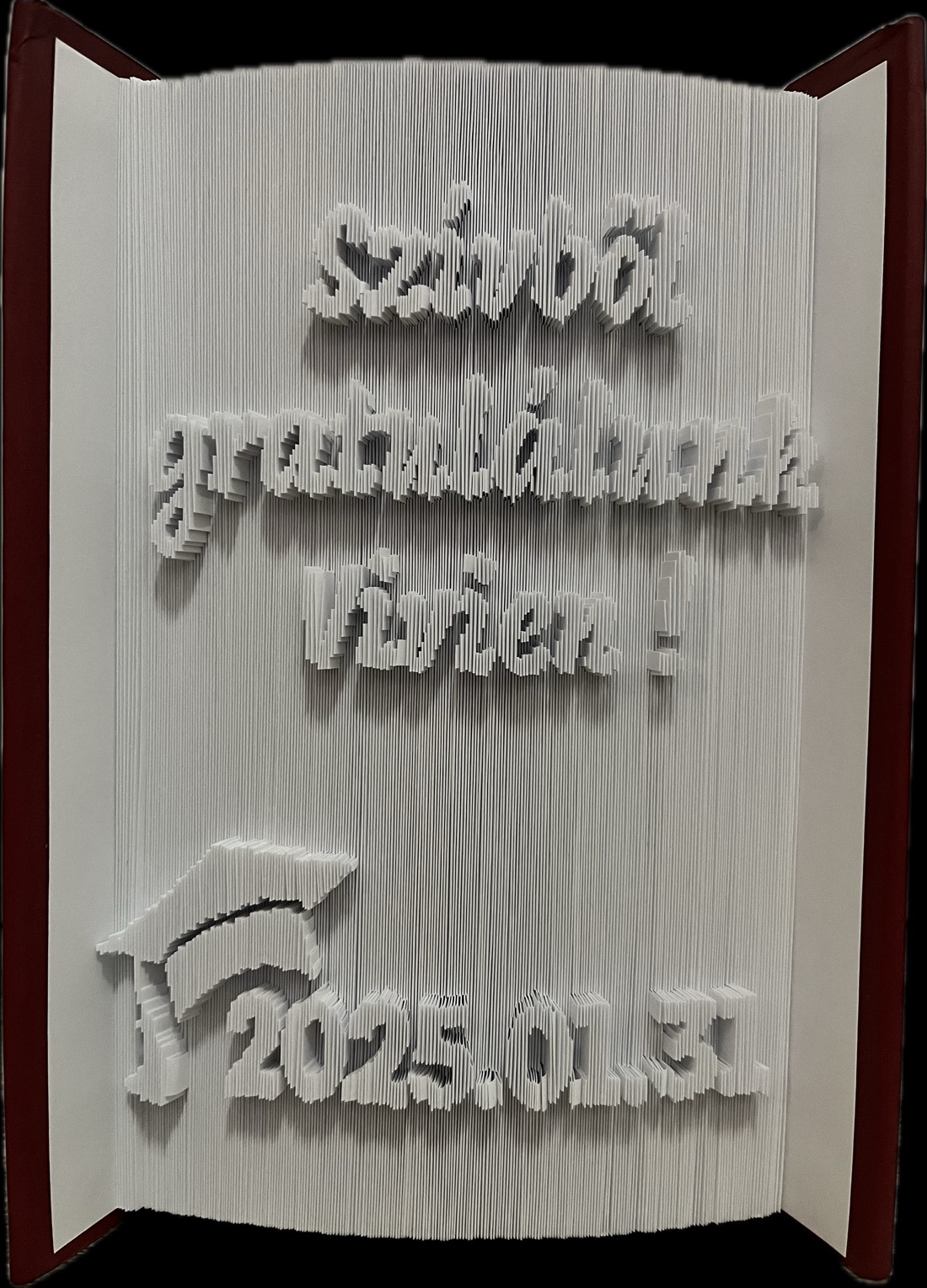 Sculptura unică a cărții de absolvire - casă & stil de viață - accesorii pentru decorat casa - decorațiuni de masă și decorațiuni pentru rafturi  - sculptură de carte, carte pliată - Artynos.ro