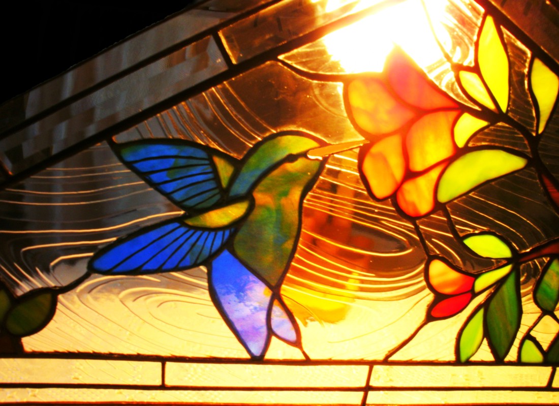 Inserție de fereastră Hummingbird în Tiffany - casă & stil de viață - accesorii pentru decorat casa - decorațiuni de geam și decorațiuni de ușă  - decor ferestre și autocolant pentru geam - Artynos.ro