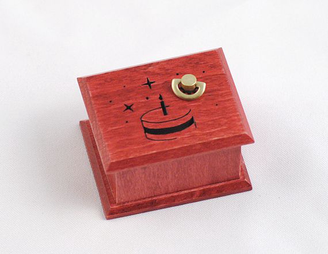 Születésnap zenedoboz piros Happy Birthday to You - casă & stil de viață - accesorii pentru decorat casa - decorațiuni de masă și decorațiuni pentru rafturi  - cutii muzicale - Artynos.ro