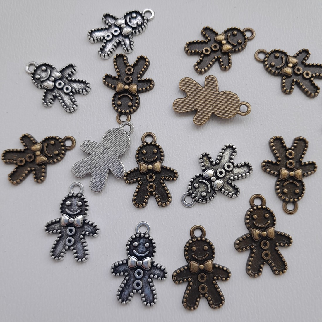 Pandantiv metalic - 18x13mm - turtă dulce - 10 bucăți / pachet - argint antic, alamă - - Artynos.ro Pandantiv metalic - 18x13mm - turtă dulce - 10 bucăți / pachet - argint antic, alamă - - Artynos.ro
