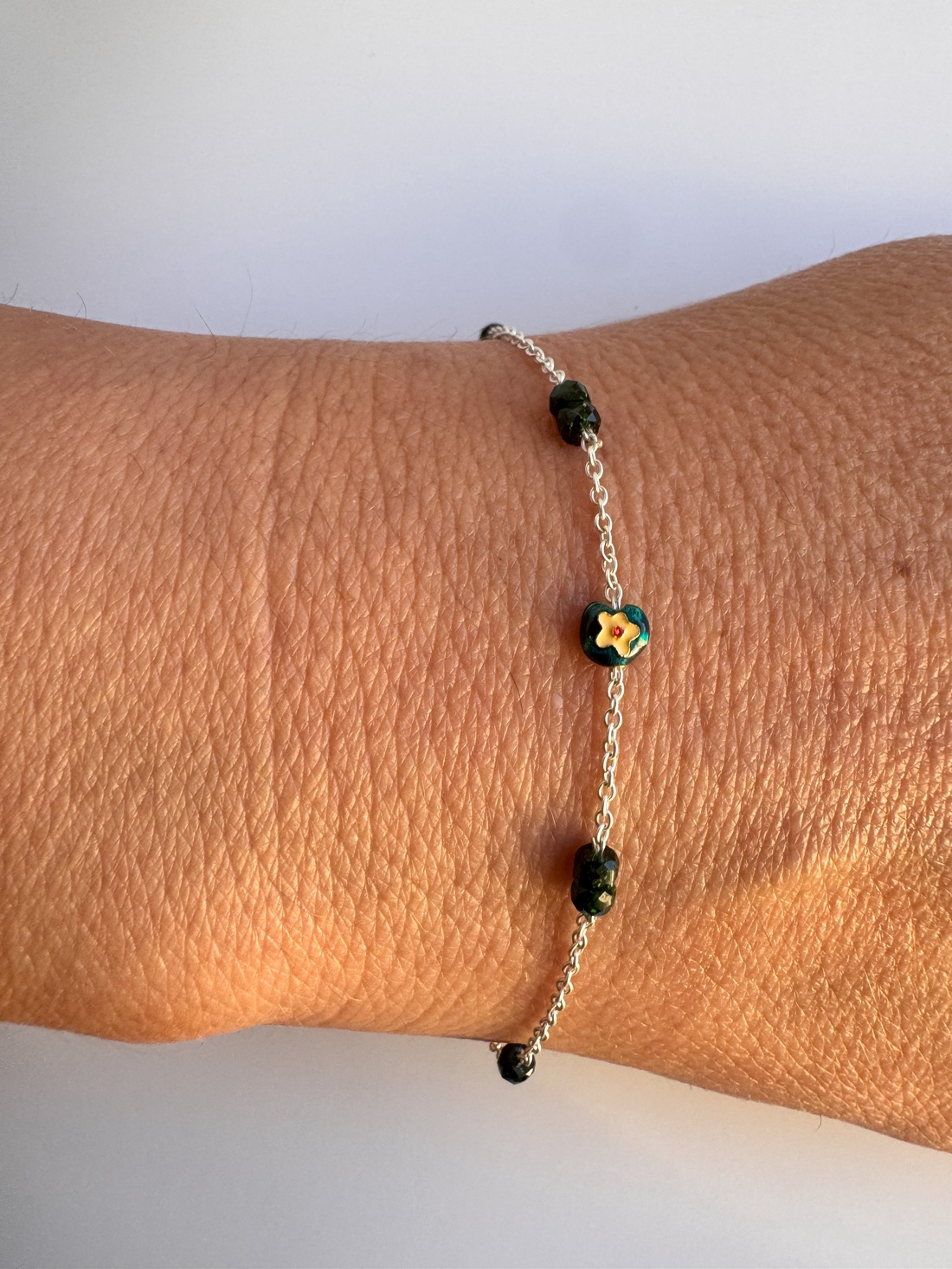 Bratara din argint 925 cu piatra soarelui verde, reglabila 16-19 cm, eleganta - bijuterii - brățări - brățări din argint - Artynos.ro