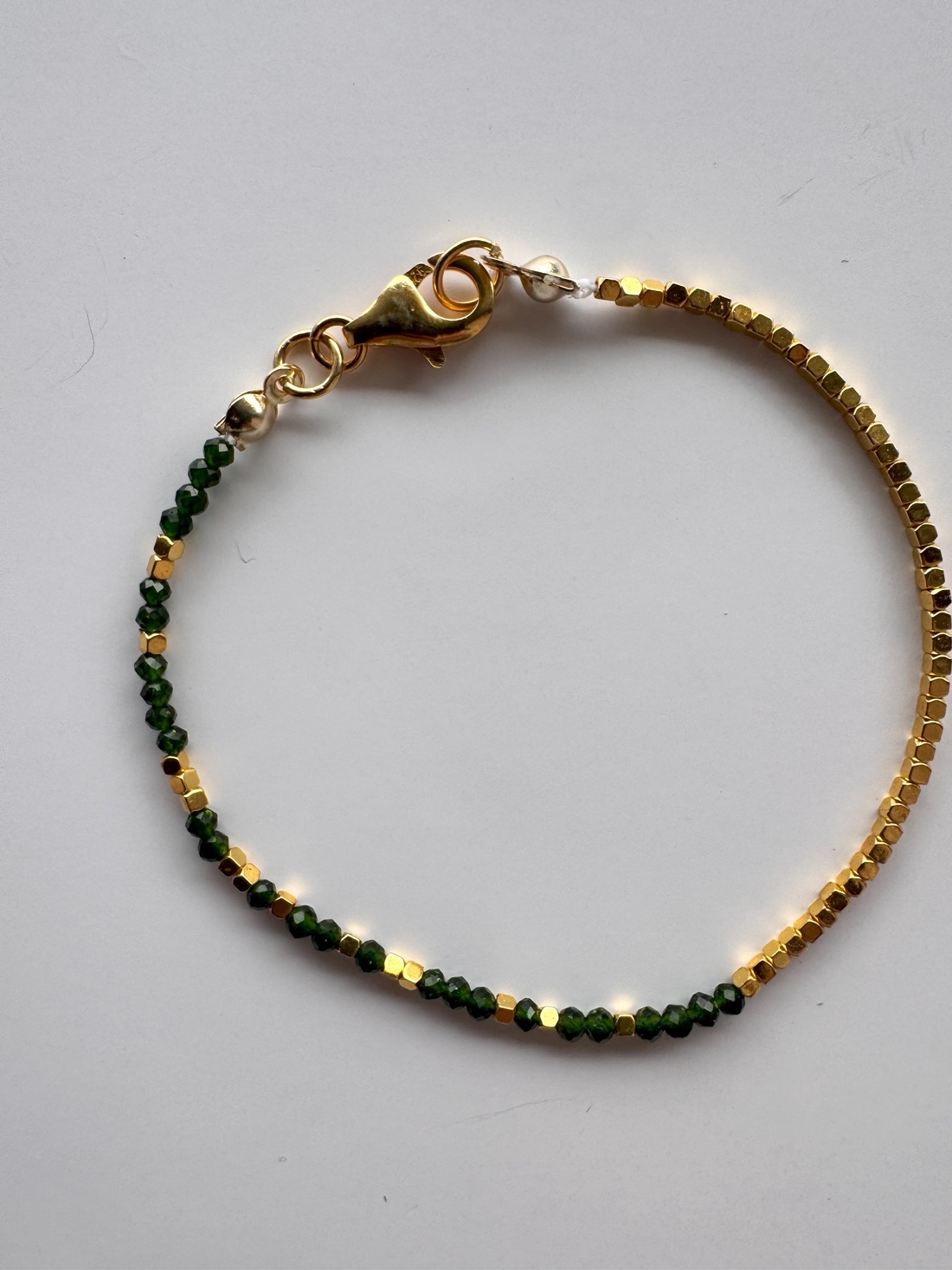 Bratara cu inchizatoare din argint 925 placat cu aur, piatra soarelui verde, hematit - bijuterii - brățări - brățări din pietre semiprețioase - Artynos.ro