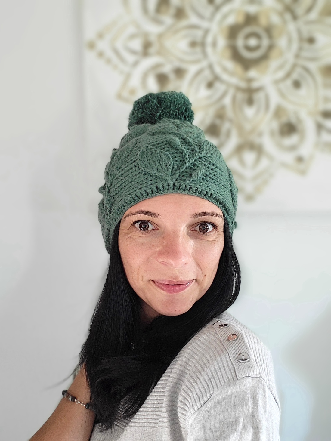 Cozy Crochet Beanie with Pom-Pom - îmbrăcăminte și modă - eșarfe, pălării, fularuri - căciulă - Artynos.ro Cozy Crochet Beanie with Pom-Pom - îmbrăcăminte și modă - eșarfe, pălării, fularuri - căciulă - Artynos.ro