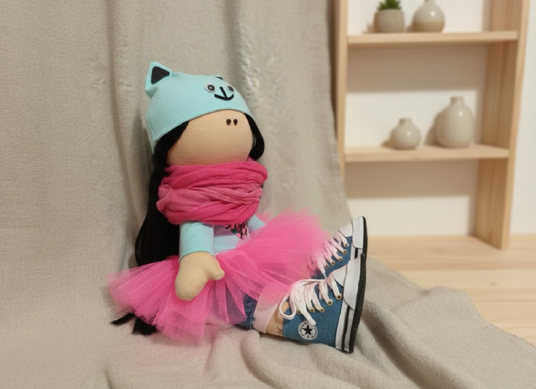 Păpușă roz cu fustă din tul - jucării și echipamente pentru copii - jucării și accesorii pentru copii - păpuși de joacă - Artynos.ro