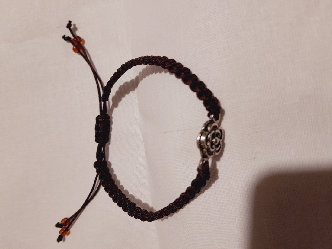 Brățară Macrame - flori mici - - Artynos.ro Brățară Macrame - flori mici - - Artynos.ro