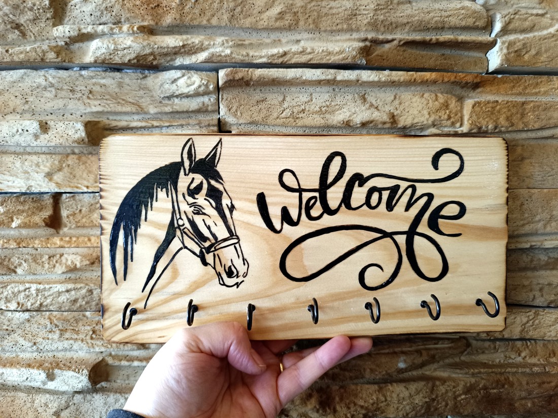 Breloc de perete cu cal din lemn - casă & stil de viață - accesorii pentru decorat casa - decorațiuni de pereți, decorațiuni suspendate - suport pentru chei - Artynos.ro