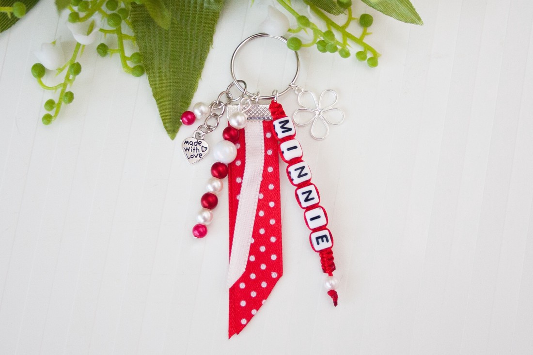Breloc, ornament pentru geantă - Minnie roșu/alb - - Artynos.ro Breloc, ornament pentru geantă - Minnie roșu/alb - - Artynos.ro