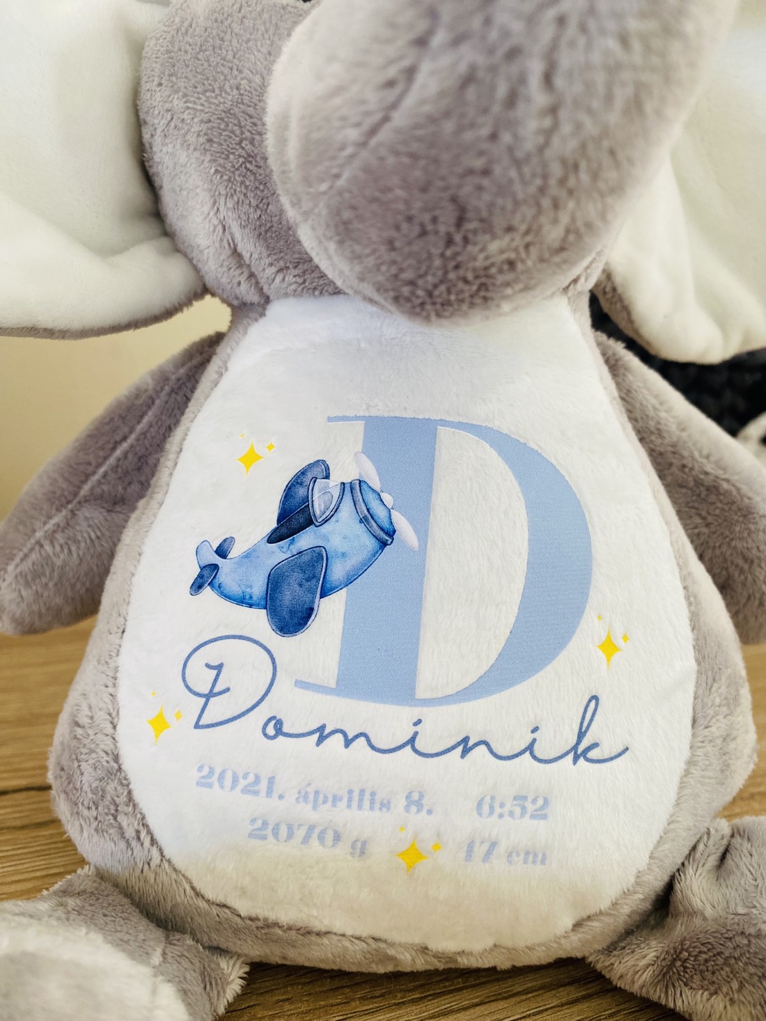 Elefant de pluș comemorativ - cu date de naștere -  - Artynos.ro