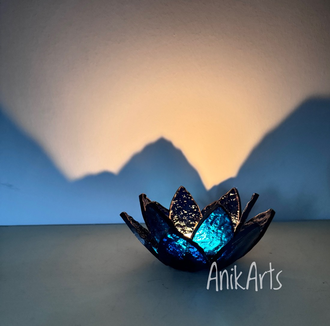 Sfeșnic în formă de lotus -  - Artynos.ro