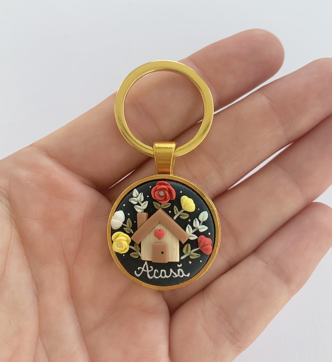 Breloc ACASA - geantă și husă - accesorii genți - breloc - Artynos.ro Breloc ACASA - geantă și husă - accesorii genți - breloc - Artynos.ro