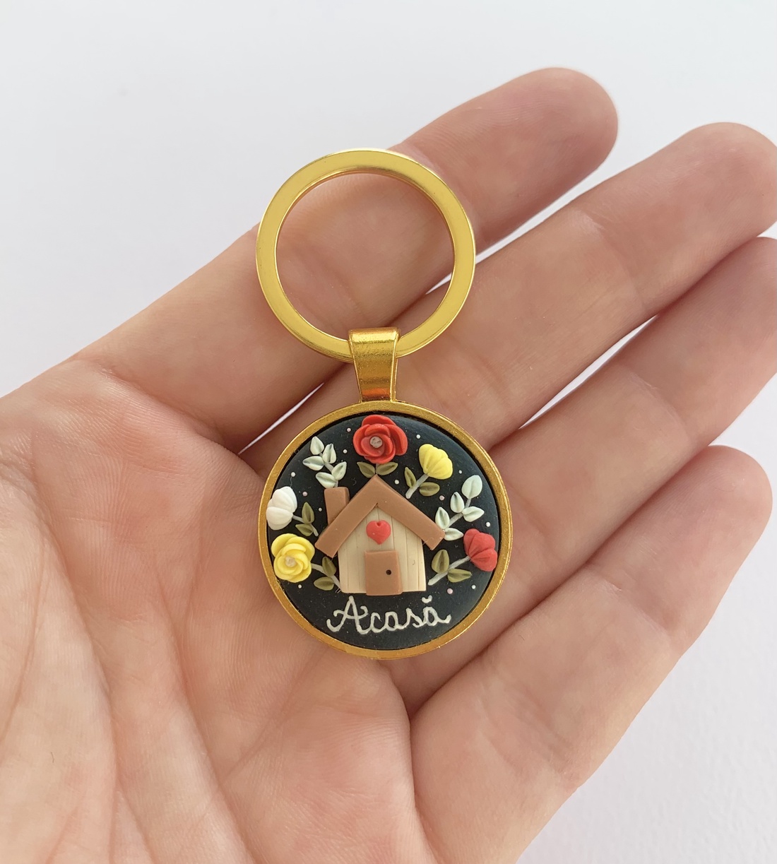 Breloc ACASA - geantă și husă - accesorii genți - breloc - Artynos.ro Breloc ACASA - geantă și husă - accesorii genți - breloc - Artynos.ro