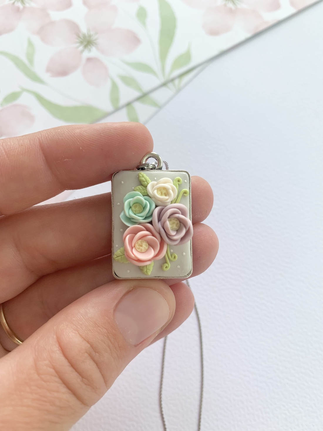 Colier Pastel Roses - bijuterii - coliere - coliere cu pandantive - Artynos.ro