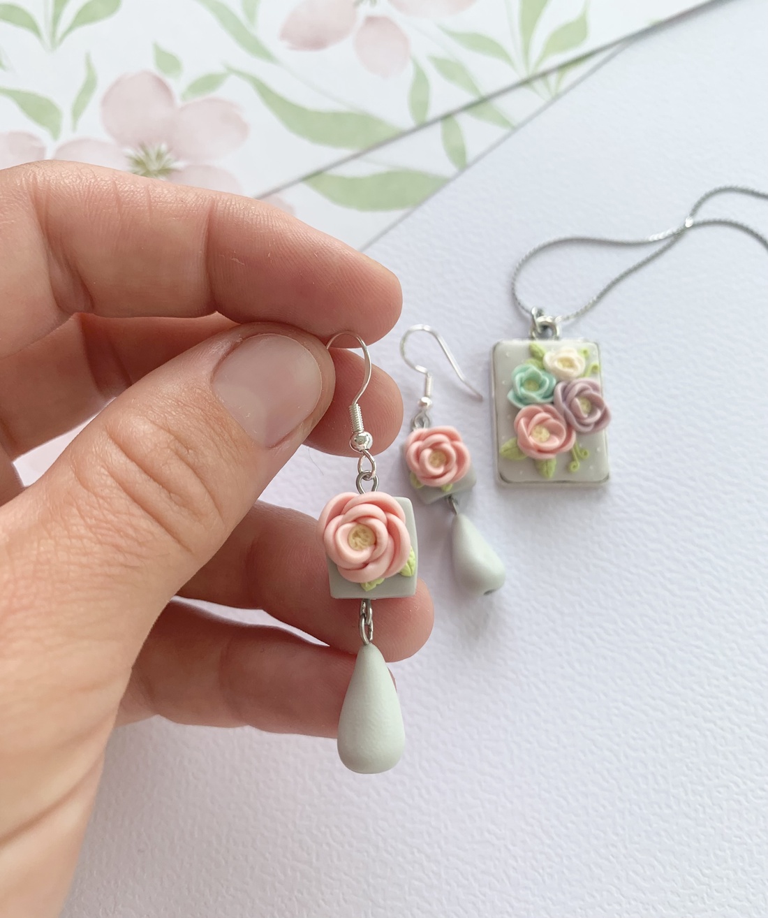 Colier Pastel Roses - bijuterii - coliere - coliere cu pandantive - Artynos.ro