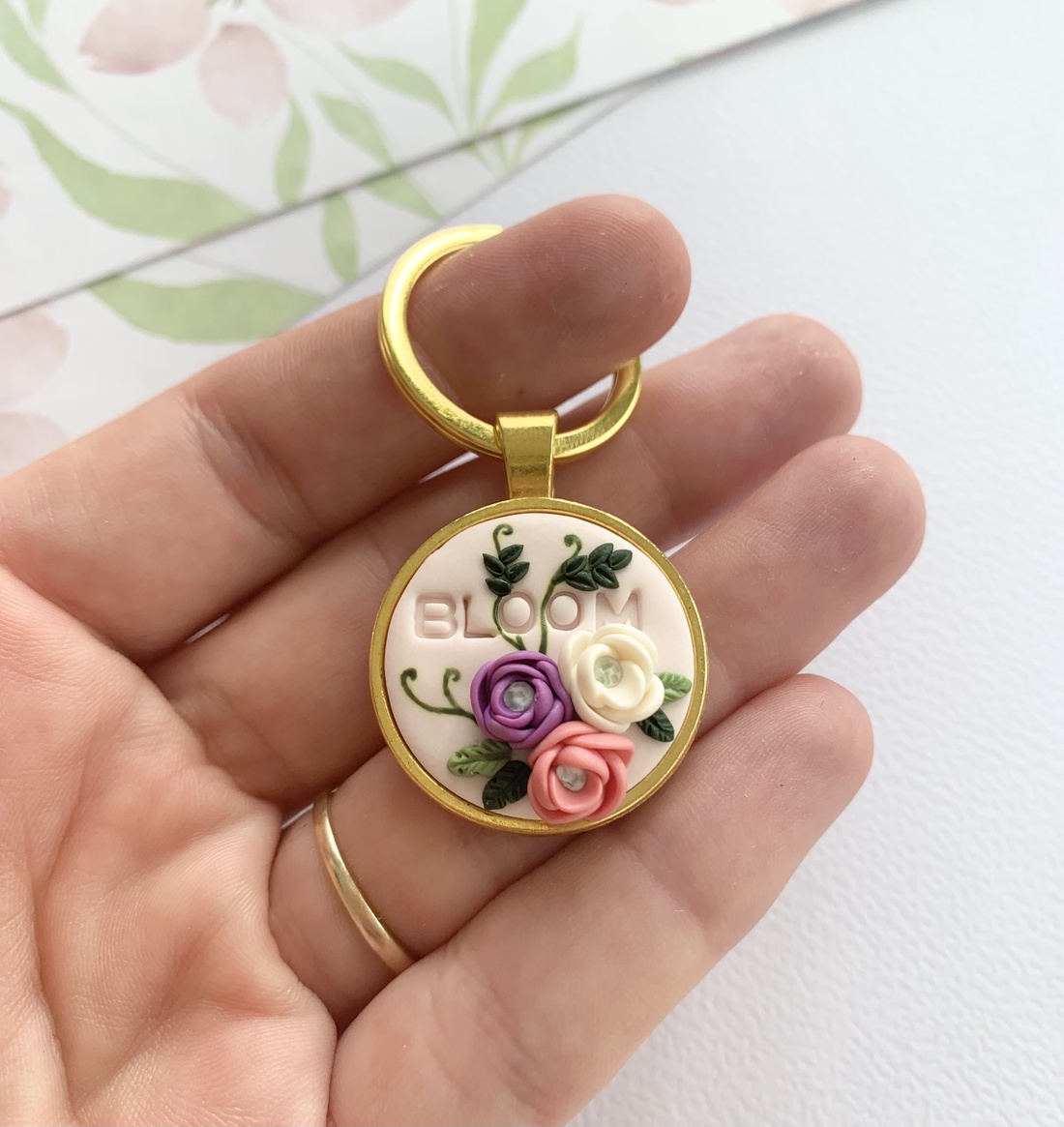 Breloc BLOOM - geantă și husă - accesorii genți - breloc - Artynos.ro Breloc BLOOM - geantă și husă - accesorii genți - breloc - Artynos.ro