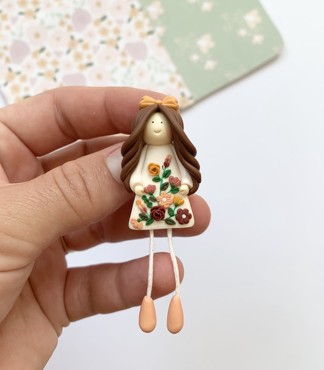 Brosa Floral Doll - bijuterii - broșă, insigne - insigne - Artynos.ro Brosa Floral Doll - bijuterii - broșă, insigne - insigne - Artynos.ro